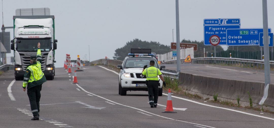Controles de la Guardia Civil establecidos durante la primera ola entre Asturias y Galicia.