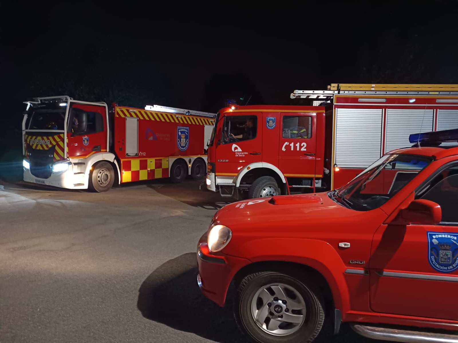 Convoy de los bomberos de la Diputación de Soria, en tierras leonesas.