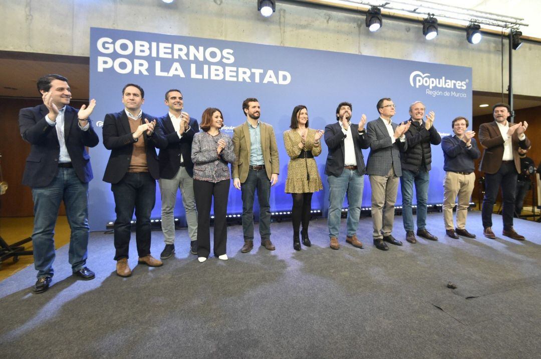 Fernando López Miras junto al presidente del PP, Pablo Casado, y el secretario general del PP, Teodoro García, en el inicio del acto &#039;Gobiernos por la libertad&#039; 
 JAVIER CARRIÓN
 