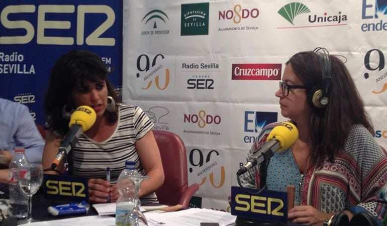 Teresa Rodríguez y Àngels Barceló, durante la entrevista en &#039;Hora 25&#039;.