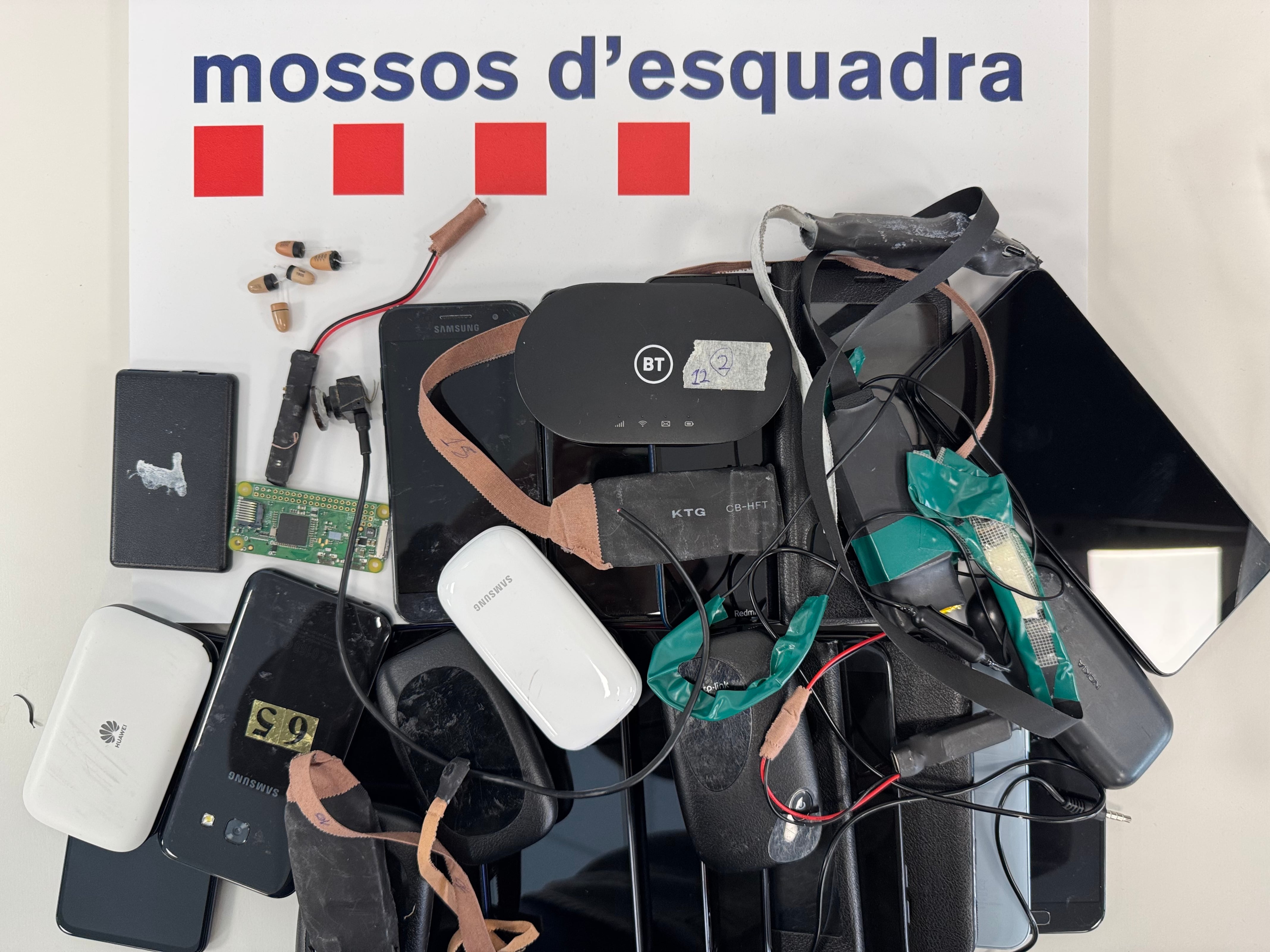 Material decomissat pels mossos.