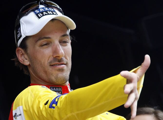 Cancellara mantiene el maillot amarillo