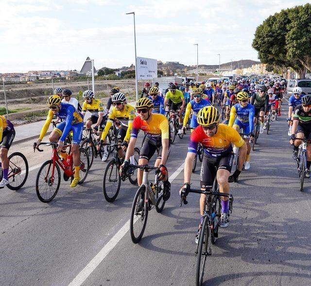 El pelotón provincial se apunta a La Vuelta a Almería.