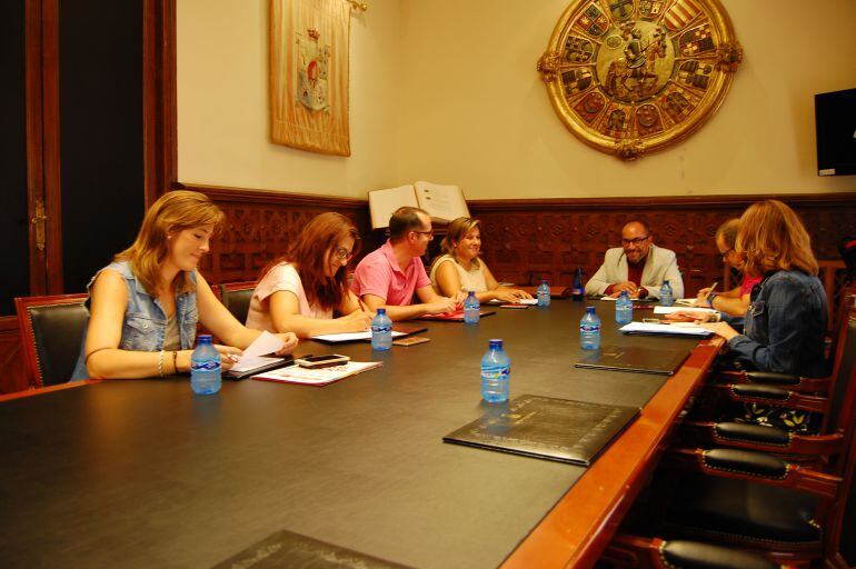 La Mesa de Diálogo Social, durante su reunión de este lunes.