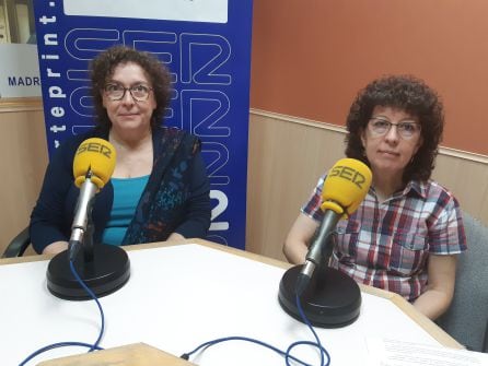 La directora del IES Matemático Puig Adam, Rosario Pindado, (i) y Marga Beas, profesora de Biología.