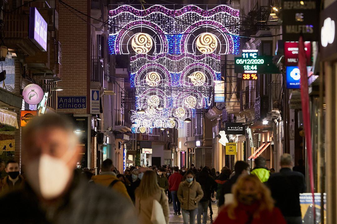 Centro de Gandia con las luces de Navidad  