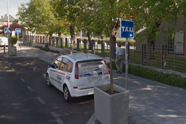 Parada de taxis en la junto al Hospital Virgen de la Concha