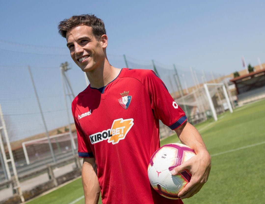 Iñigo Pérez en su presentación como jugador de Osasuna 