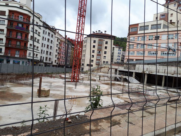 Obras en Errebal, donde se ubicaba años atrás la plaza del mercado de Eibar