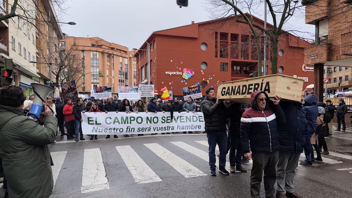 Juan Francisco Barcones (Técnico ASAJA) - Agricultores y vecinos celebran en las calles de Soria un funeral por el campo de la provincia