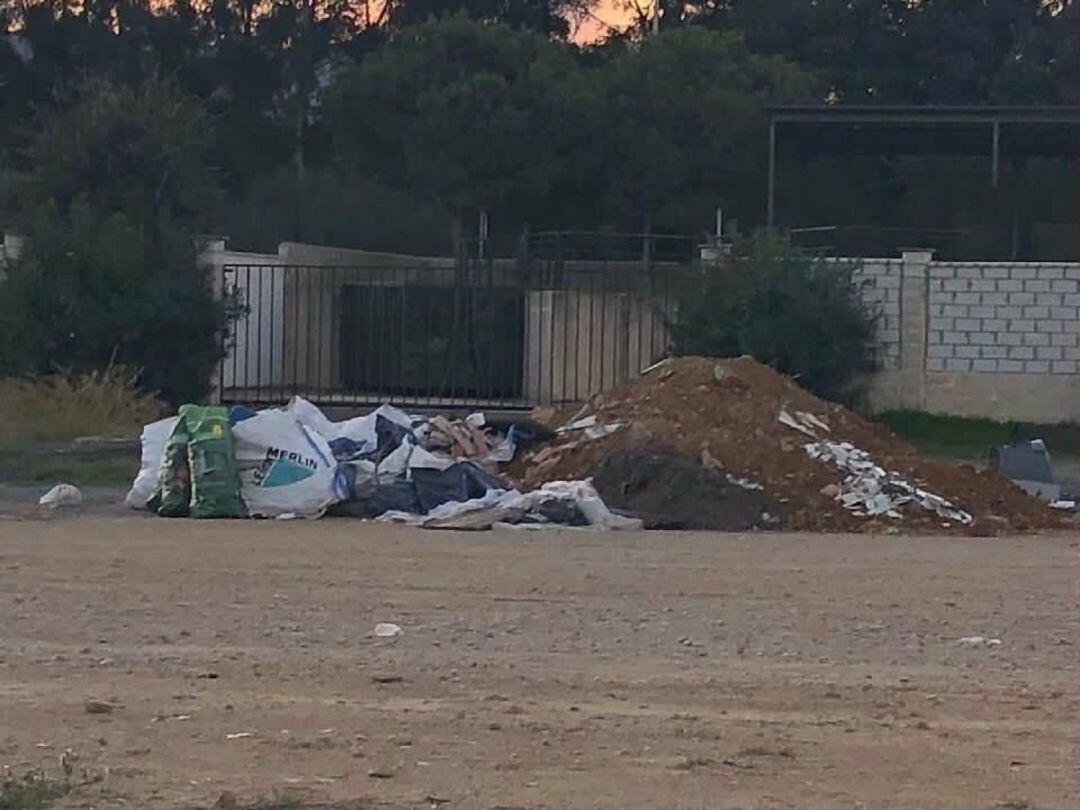 Escombros en la zona de La Menacha.