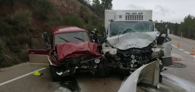 Todoterreno y camión implicados en el accidente
