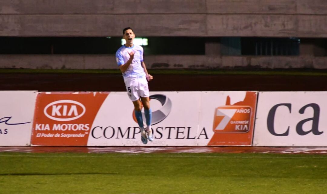 Bicho celebra el gol que le marcó al Guijuelo en el Vero Boquete