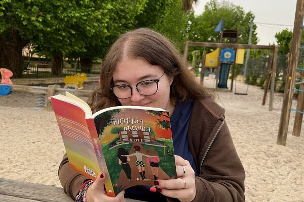Paula, con su libro