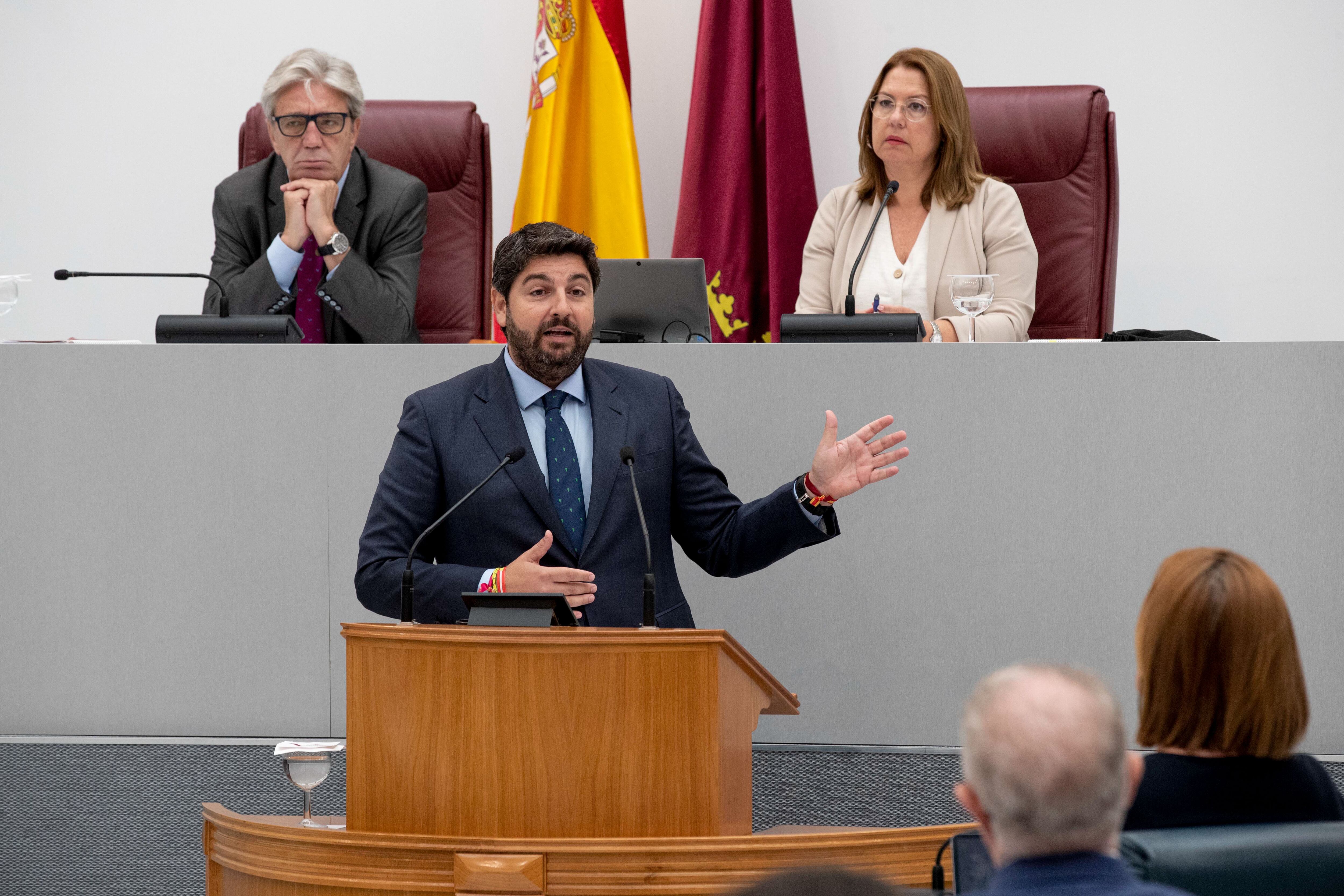 CARTAGENA, 07/07/2023.- El presidente en funciones de la Comunidad de Murcia, Fernando López Miras, interviene durante la segunda sesión del pleno de su investidura, este viernes en la Asamblea Regional en Cartagena. EFE/Marcial Guillén
