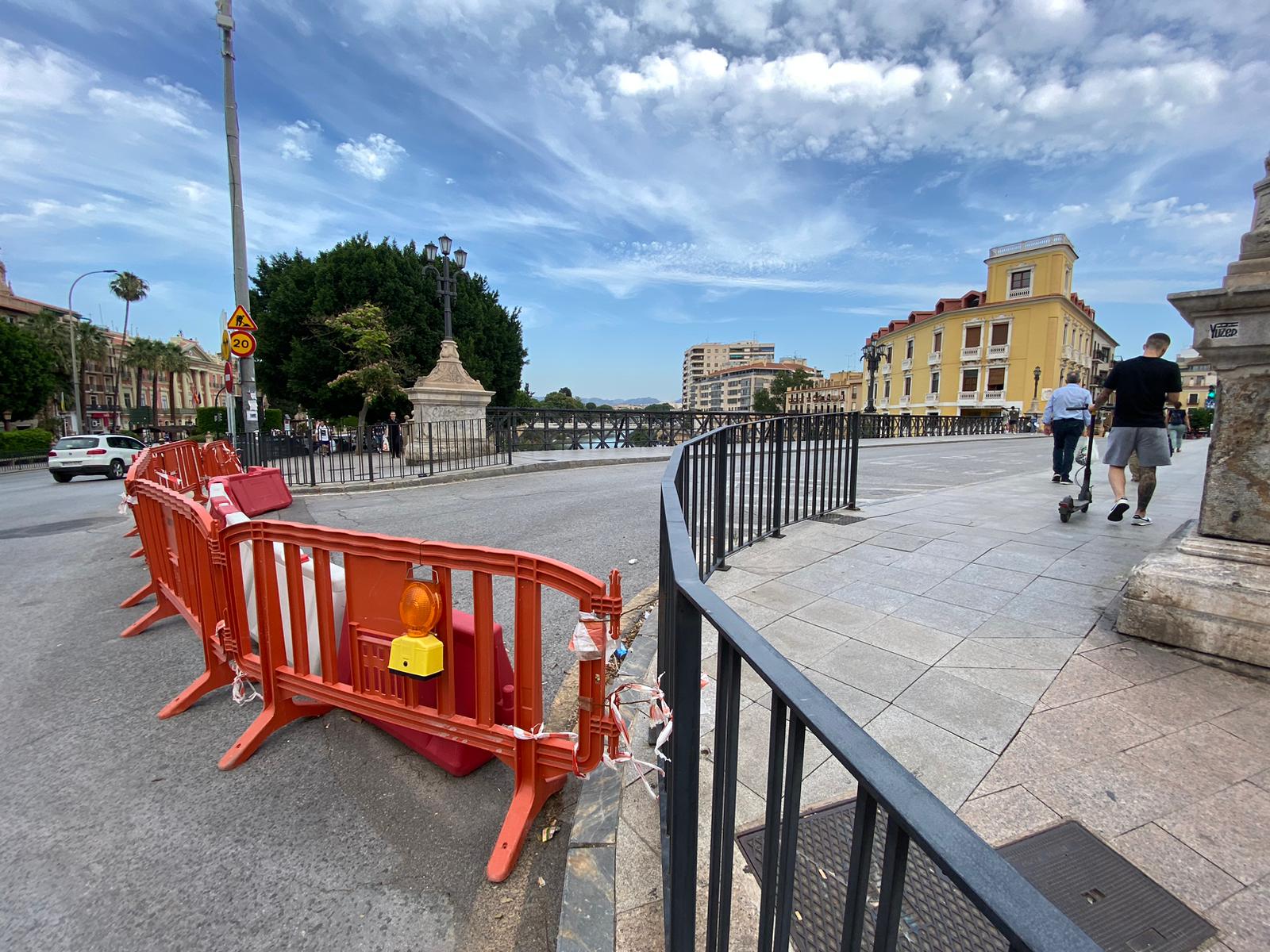 El puente viejo de Murcia reabrirá al tráfico en quince días