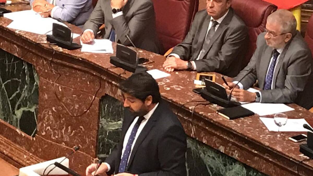 López Miras agradece a Vox sus postulados sobre 'violencia intrafamiliar' en su discurso de investidura
