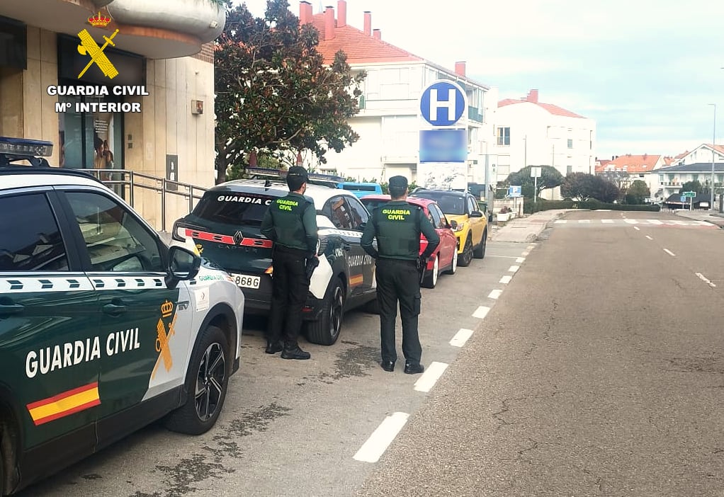 Servicios preventivos de la Guardia Civil en Arnuero.