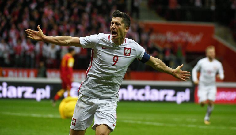 Lewandowski celebra su gol ante Montenegro 