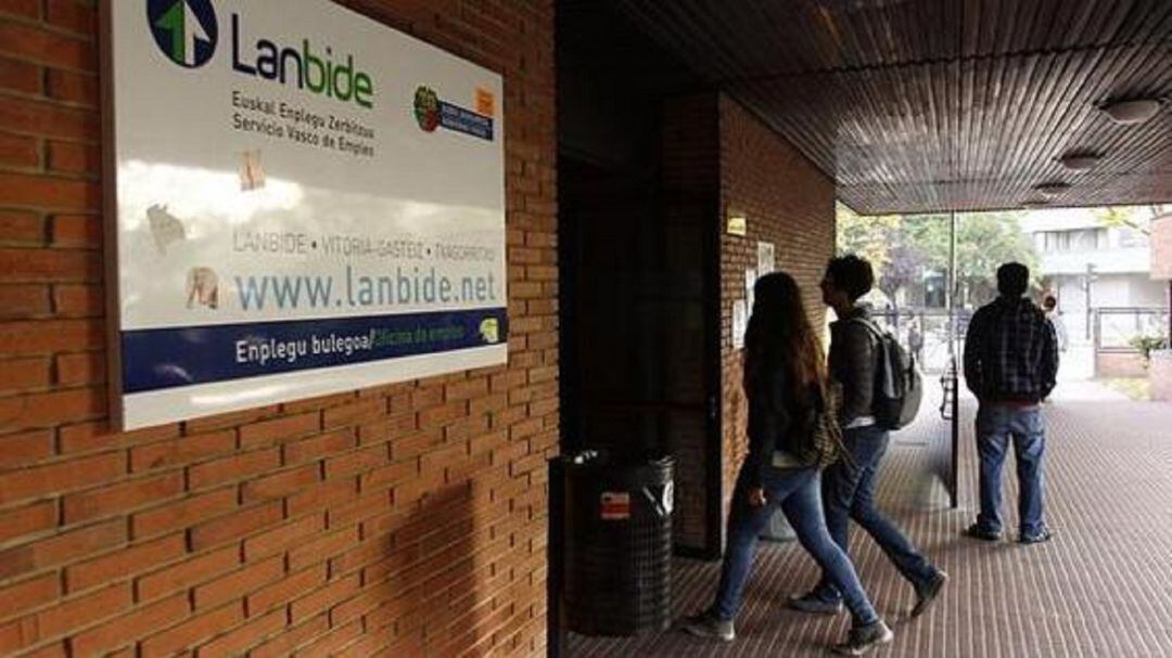 El paro descendió en Euskadi en 4.500 personas según la EPA publicada hoy por el Instituto Nacional de Estadística, que indica que los efectos de la pandemia solo se han manifestado desde la semana 11 de las 13 de referencia de este trimestre 