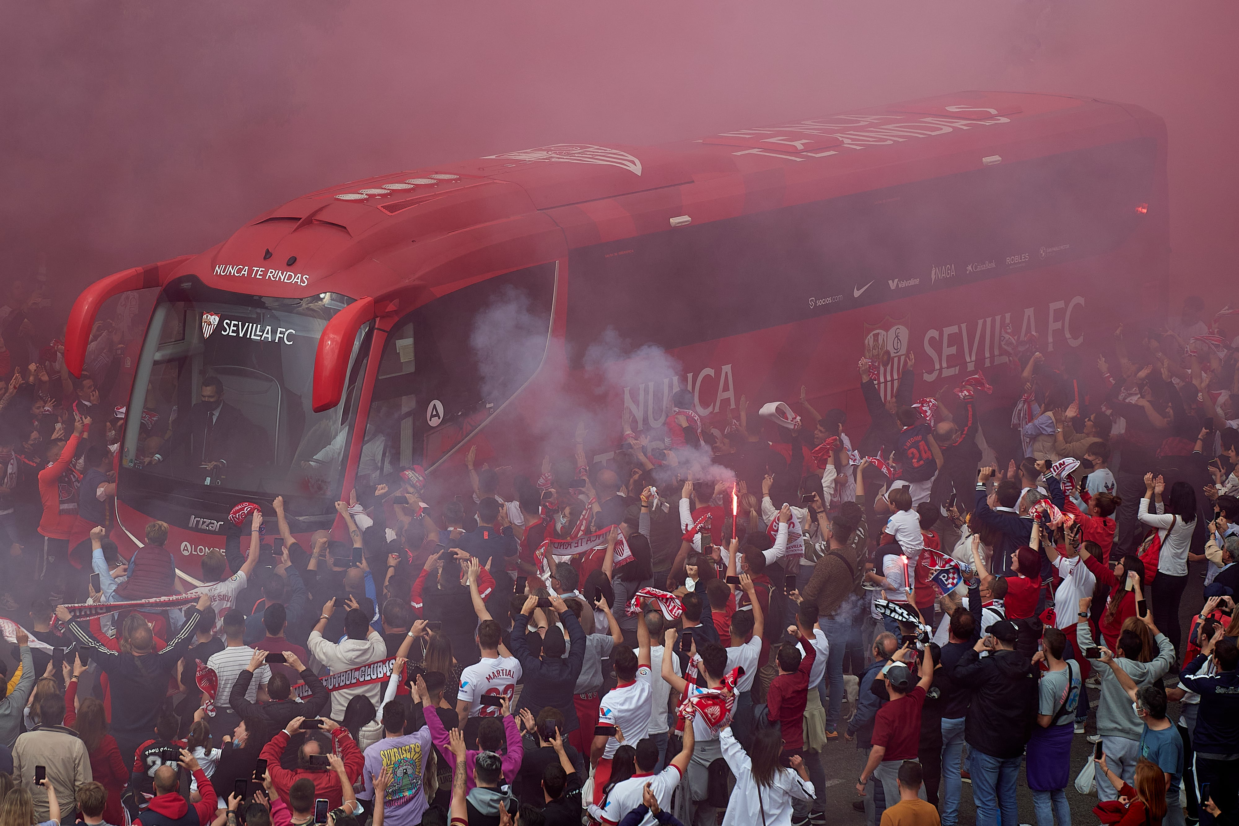 Autobús del Sevilla FC llegando al Sánchez Pizjuán