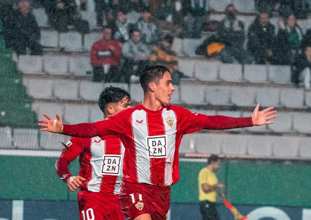 Arribas celebra su gol en A Malata ante el Racing de Ferrol.