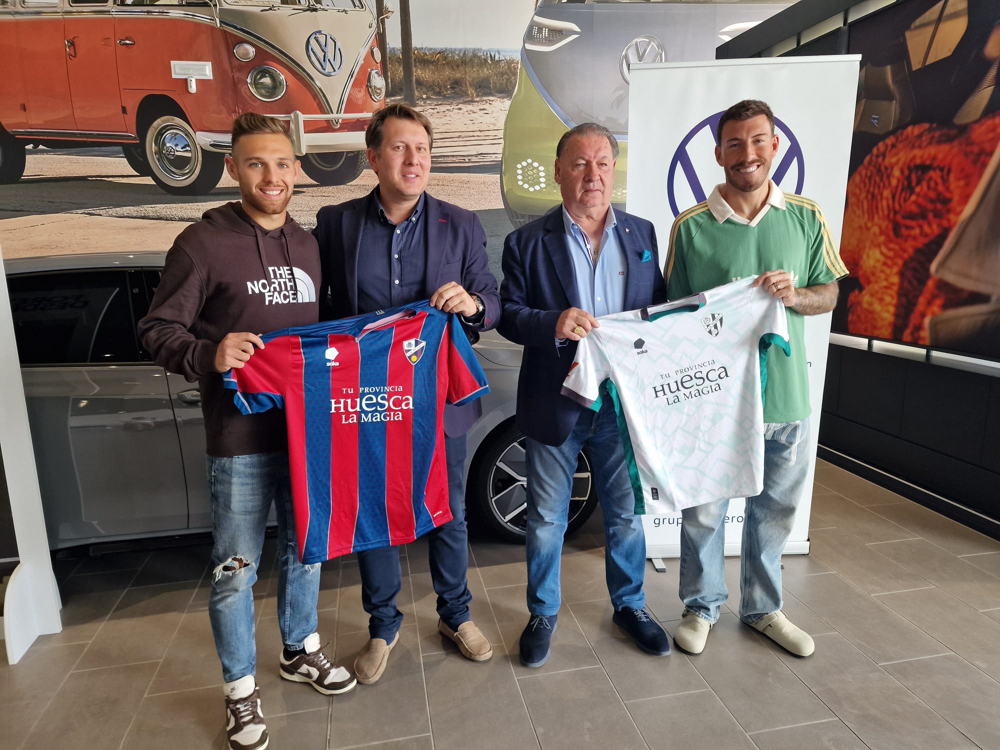 Diego González, Daniel Cabrero, Agustín Lasaosa y Sergi Enrich en Automóviles Cabrero