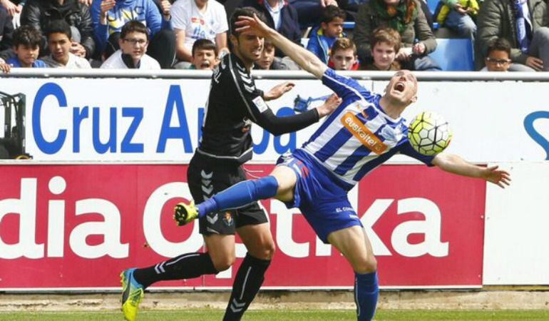El vitoriano Gaizka Toquero no estuvo muy afortunado de cara al gol en Mendizorroza.