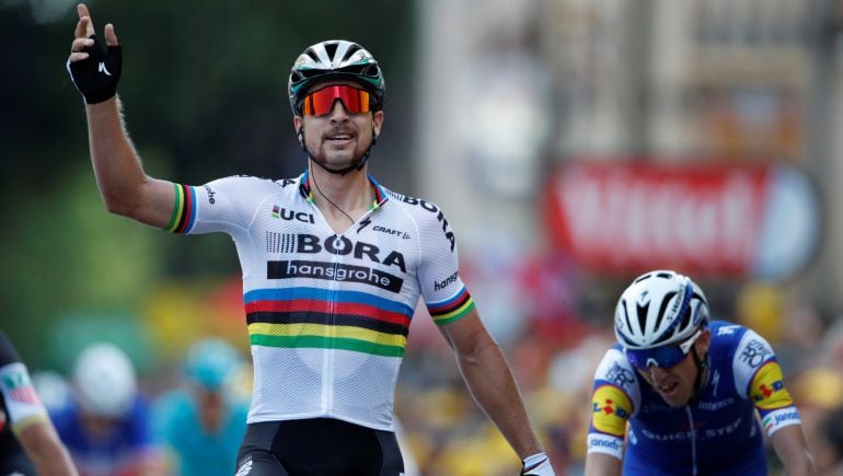 Peter Sagan celebra su victoria en la tercera etapa del Tour.