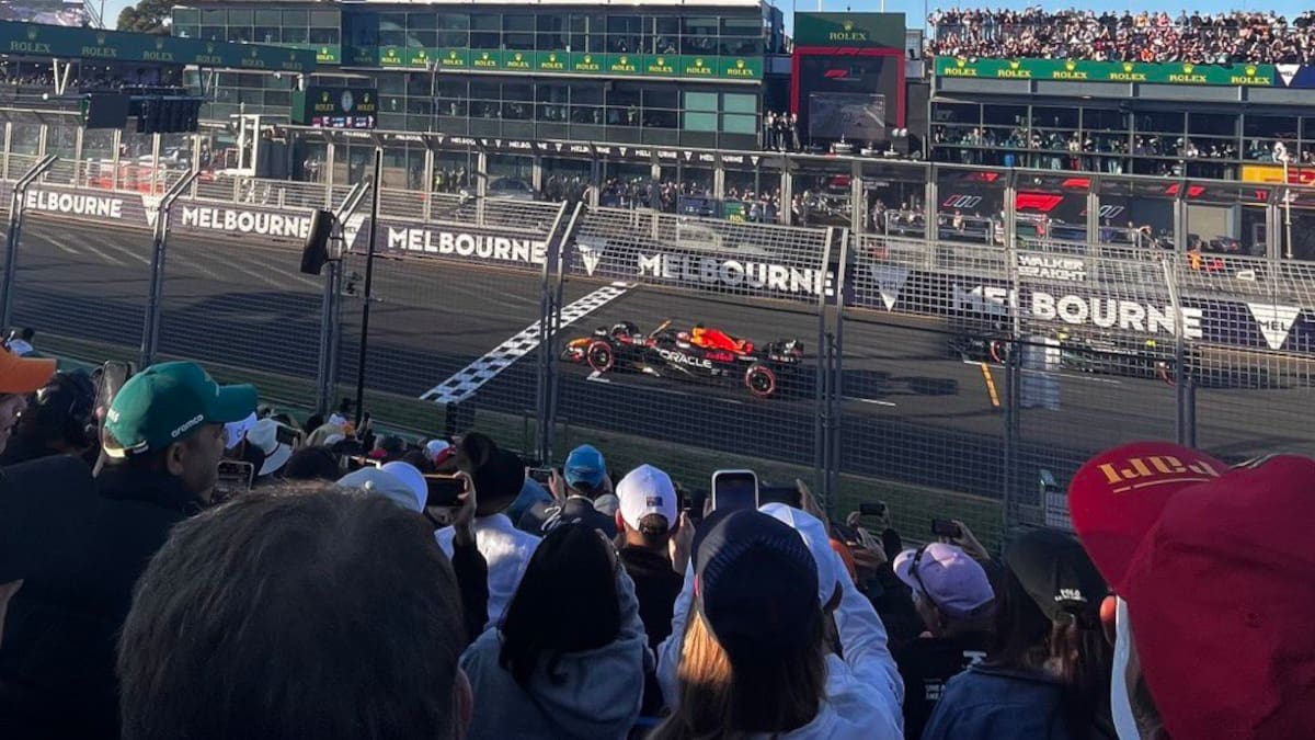 ¿Merece sanción Verstappen? Las redes sociales estallan por cómo se colocó el piloto de Red Bull en la segunda relanzada del GP de Australia