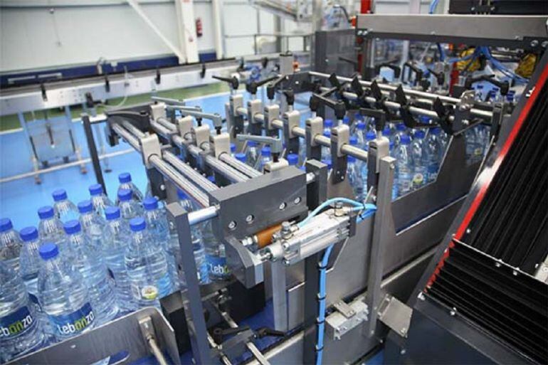 La Pernía vive esperanzada la posible reapertura de la empresa de agua