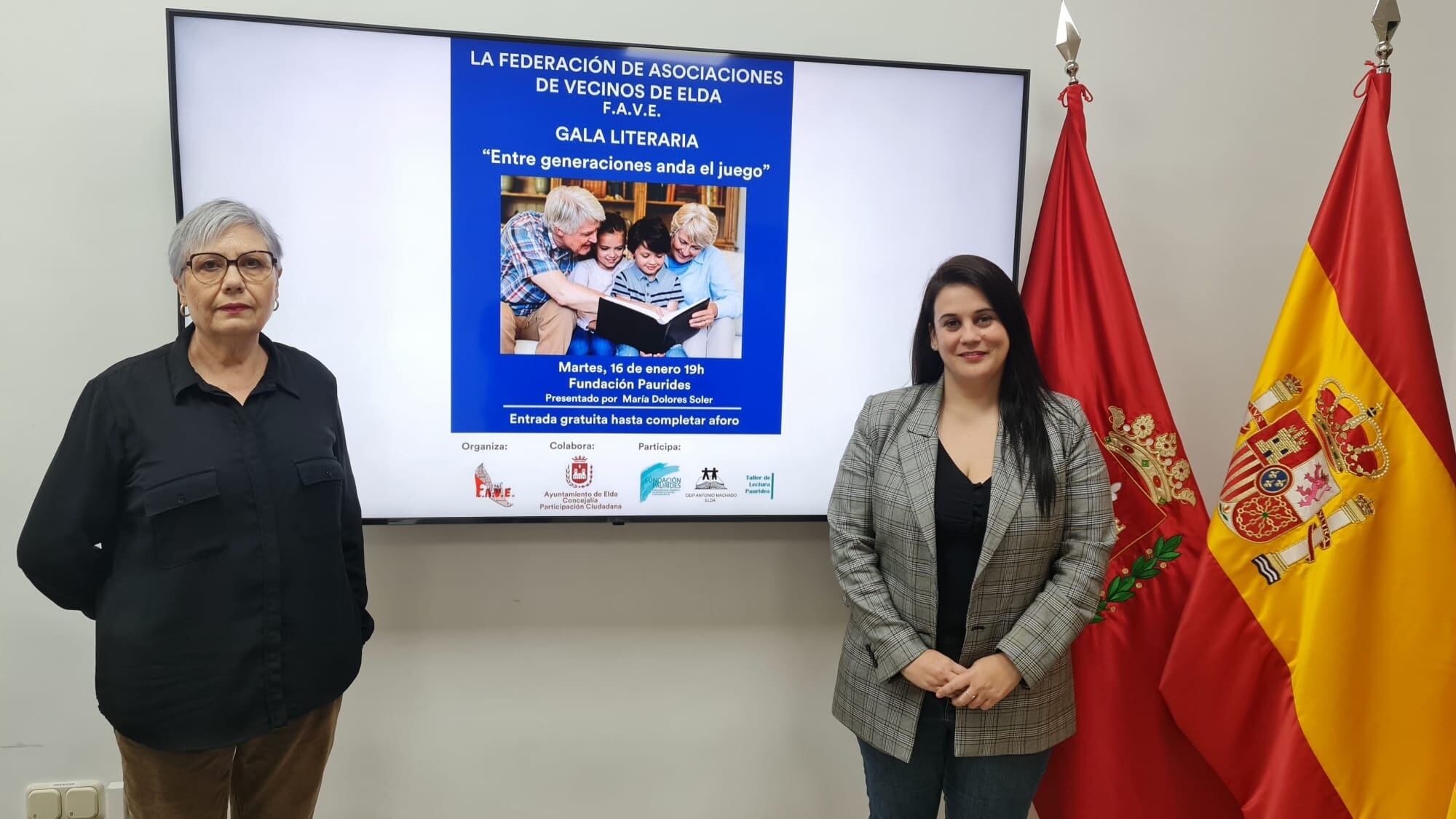 María Salud Corbí, presidenta de la FAVE de Elda, junto a la concejala de Participación Ciudadana de Elda, Lorena Pedrero