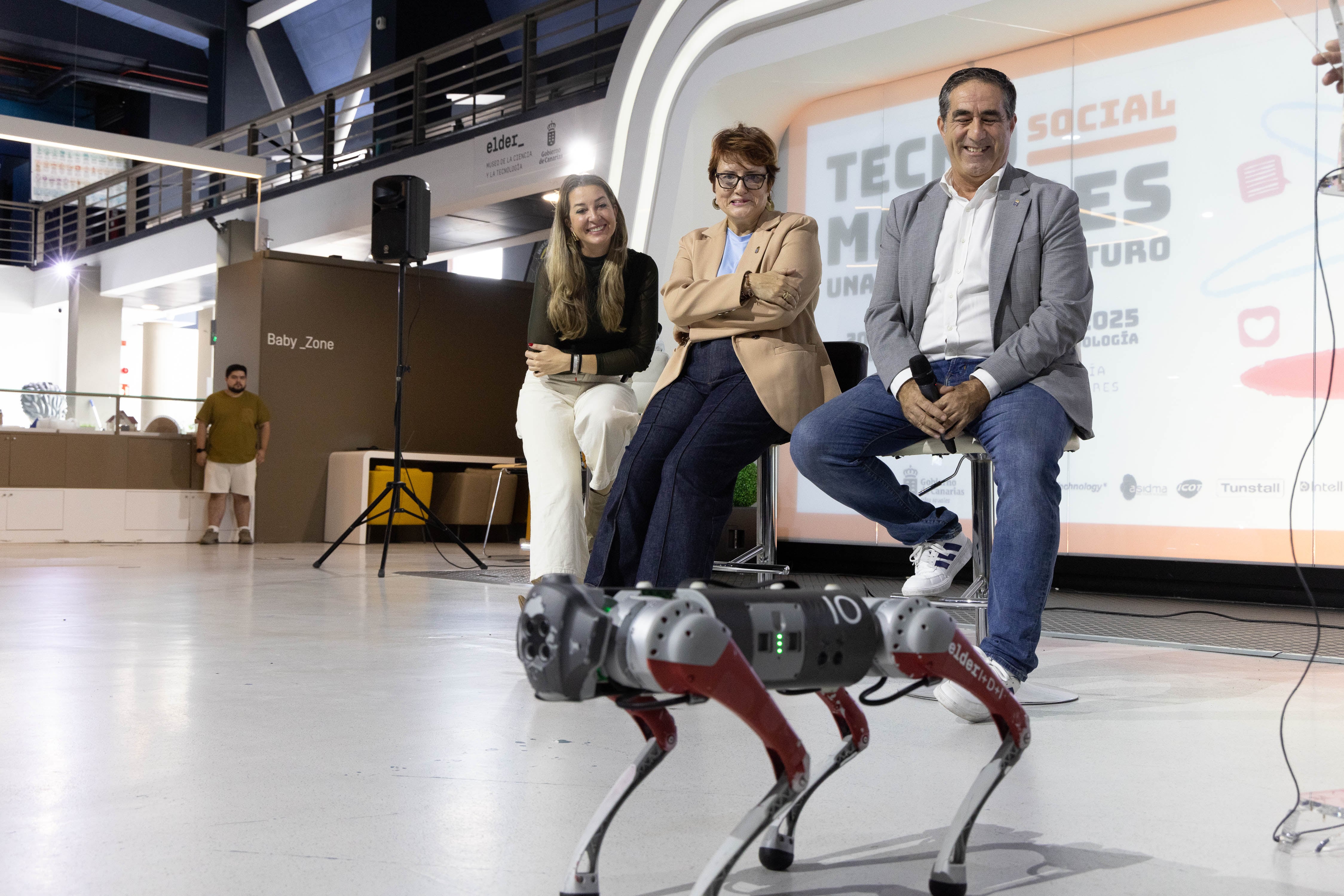 Bienestar Social mejora la calidad de vida de las personas mayores a través de la tecnología