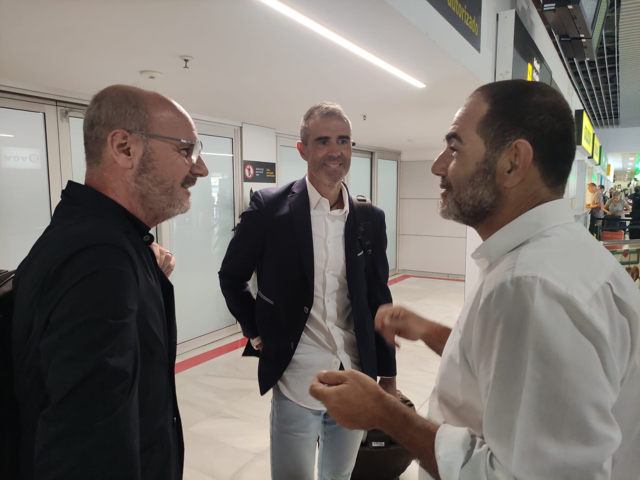 Gaizka Garitano en el centro de la imagen.