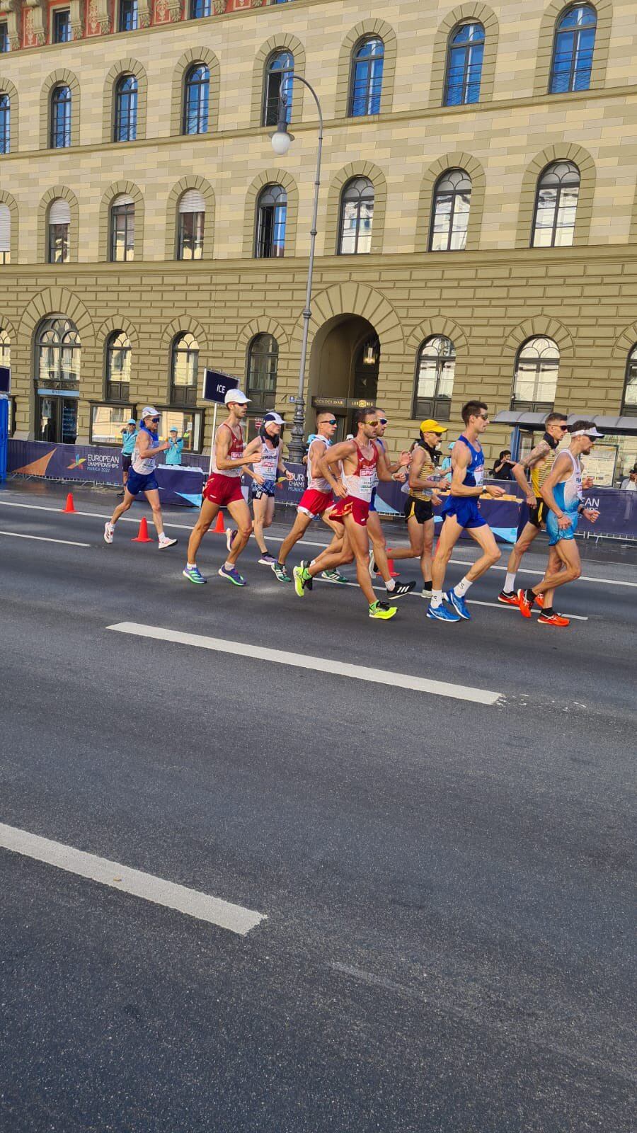 Tur en el grupo perseguidor en los primeros kilómetros de la prueba