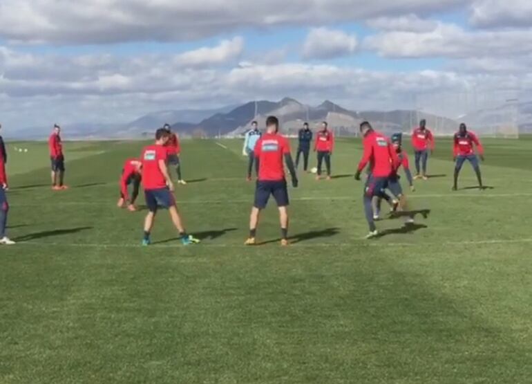 La plantilla rojiblanca esa mañana en su ciudad deportiva