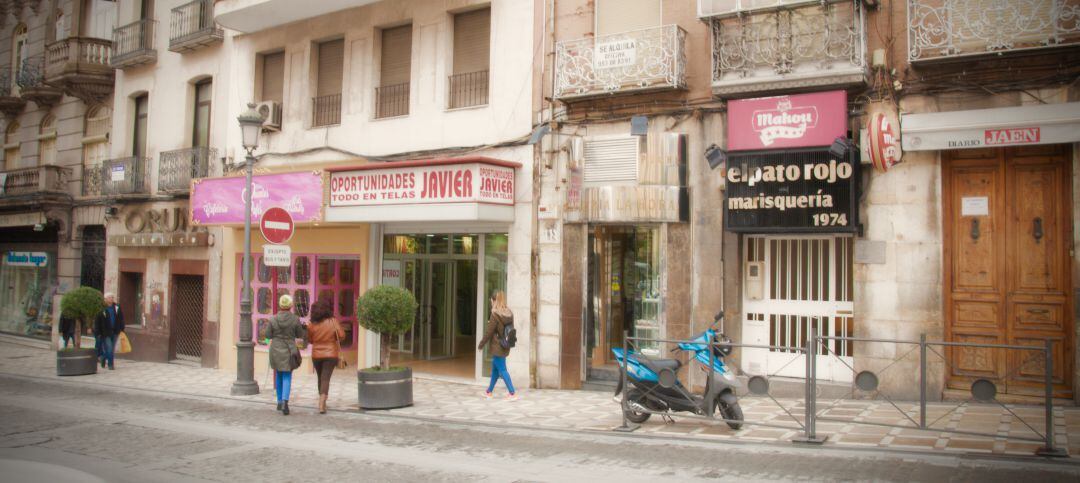 Comercios de la calle Bernabé Soriano.