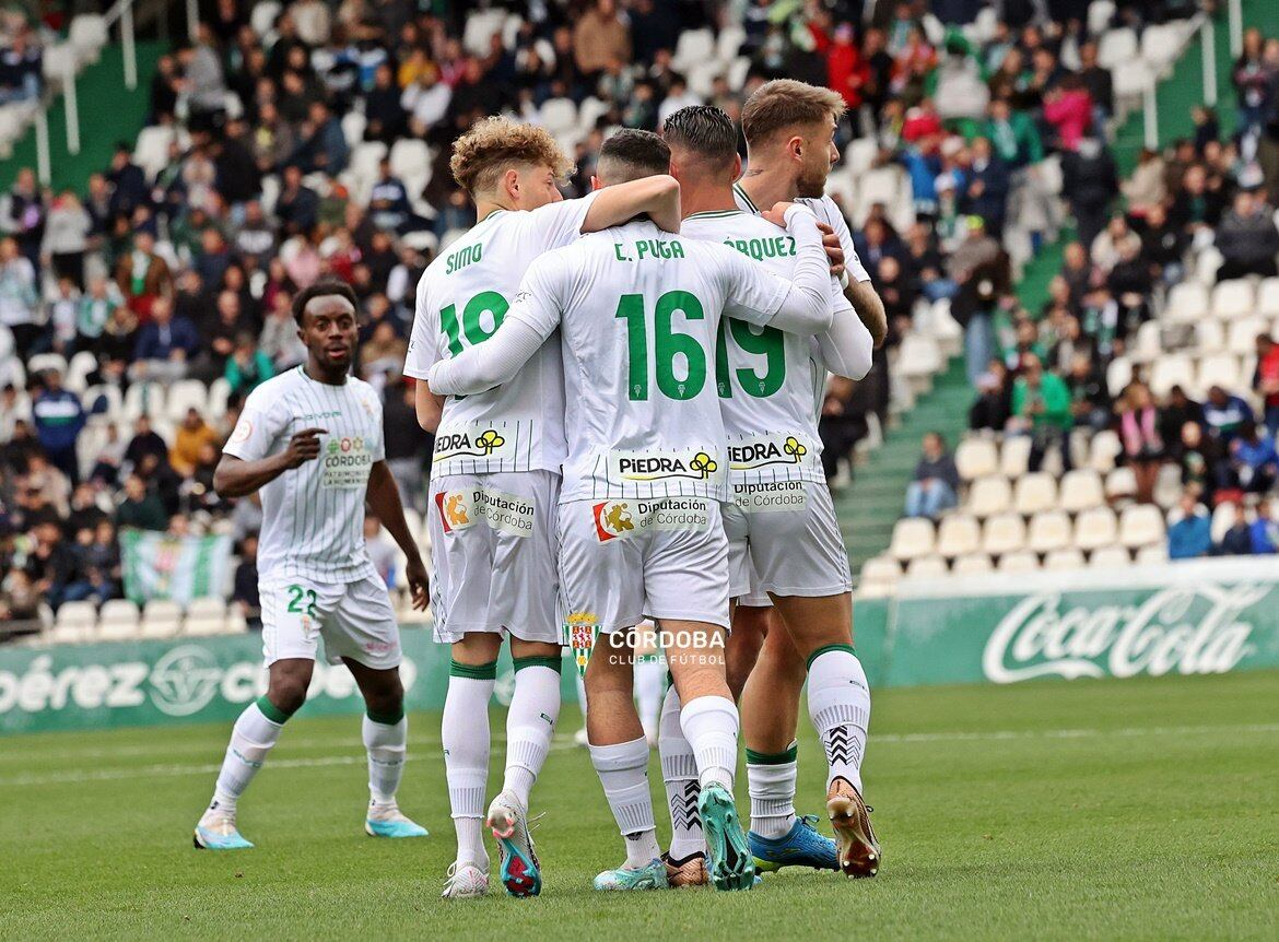 El Córdoba CF celebra un gol ante la Cultural Leonesa.