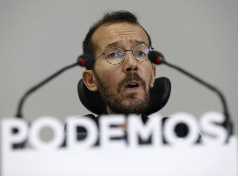 El secretario de Organización de Podemos, Pablo Echenique, durante la rueda de prensa que ha ofrecido hoy tras el Consejo de Coordinación de esta formación. 