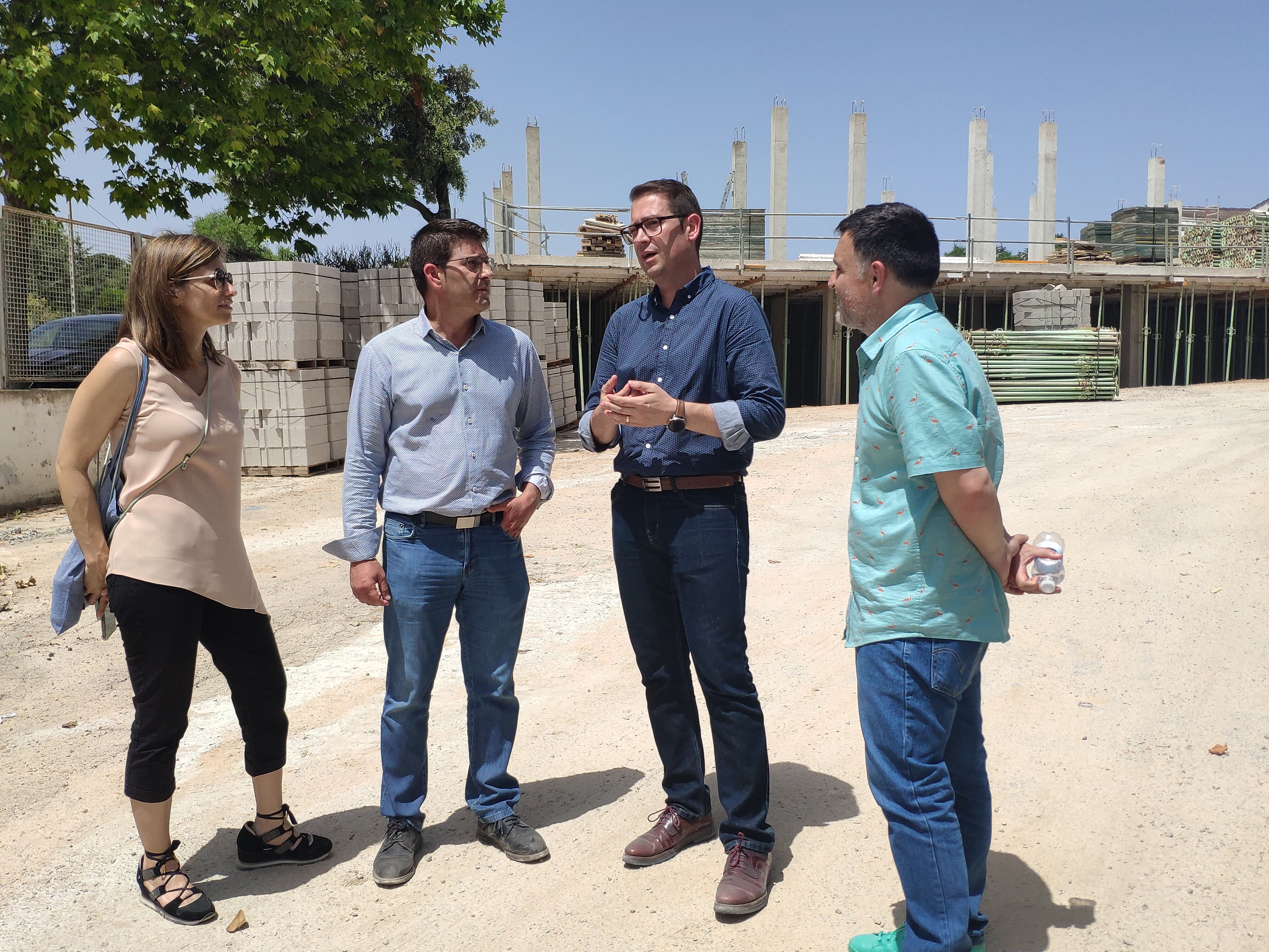 Jorge Rodríguez, Víctor García i Óscar Borrell en la visita a les obres del CEIP Bonavista
