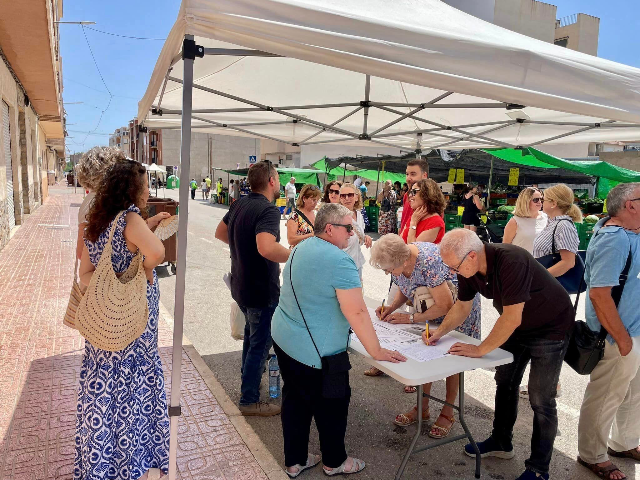 Recogida de firmas en Caudete