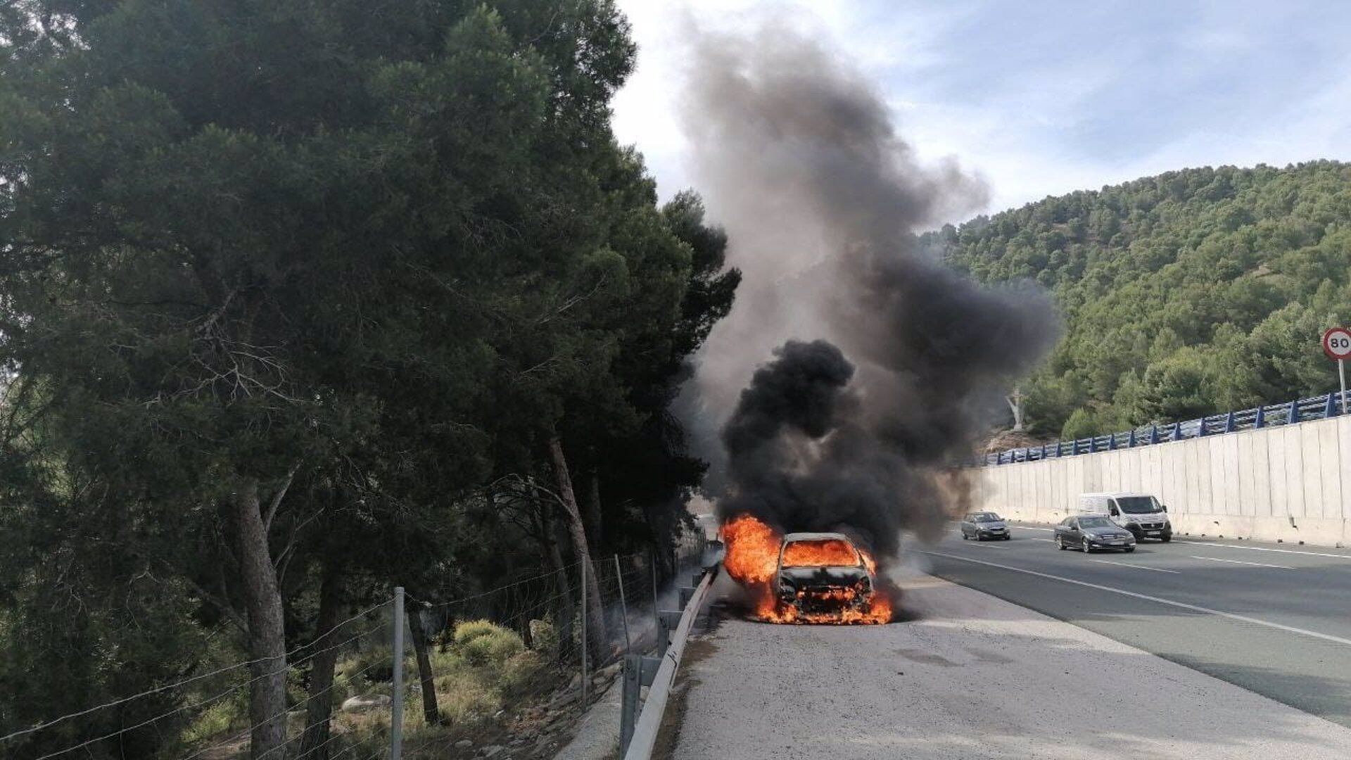 El coche, en llamas