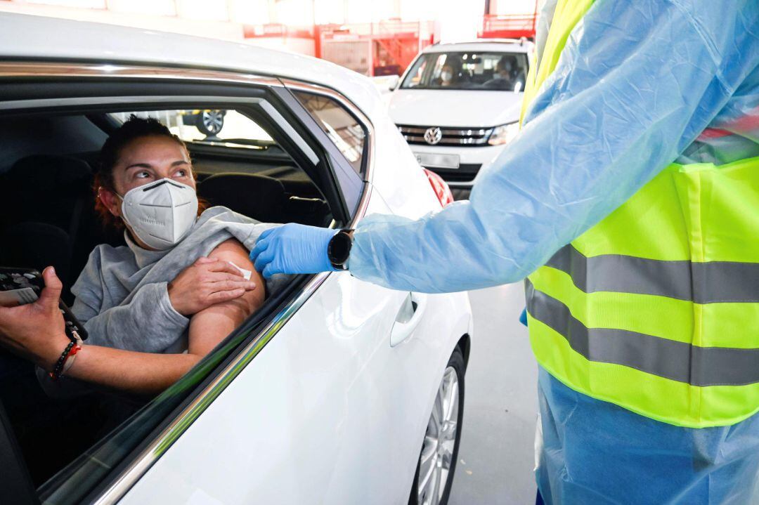 Vacunación del personal docente de Granada en la Feria de Muestras de Armilla (Granada)