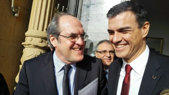 Ángel Gabilondo, junto al secretario general del PSOE, Pedro Sánchez.