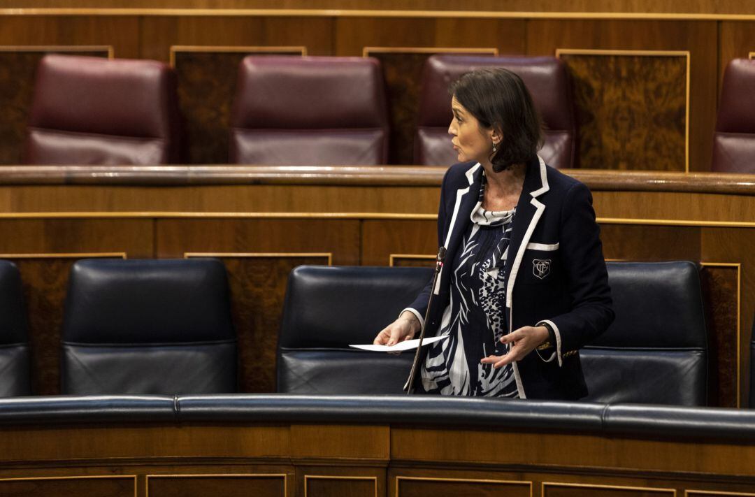 La ministra de Industria, Comercio y Turismo, Reyes Maroto, durante su intervención en la sesión de control al Ejecutivo en el Congreso de los Diputados, en Madrid, (España), a 3 de junio de 2020.