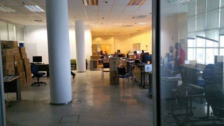 Interior del edificio de Telefónica al que se ha mudado la Comisaría de Cádiz