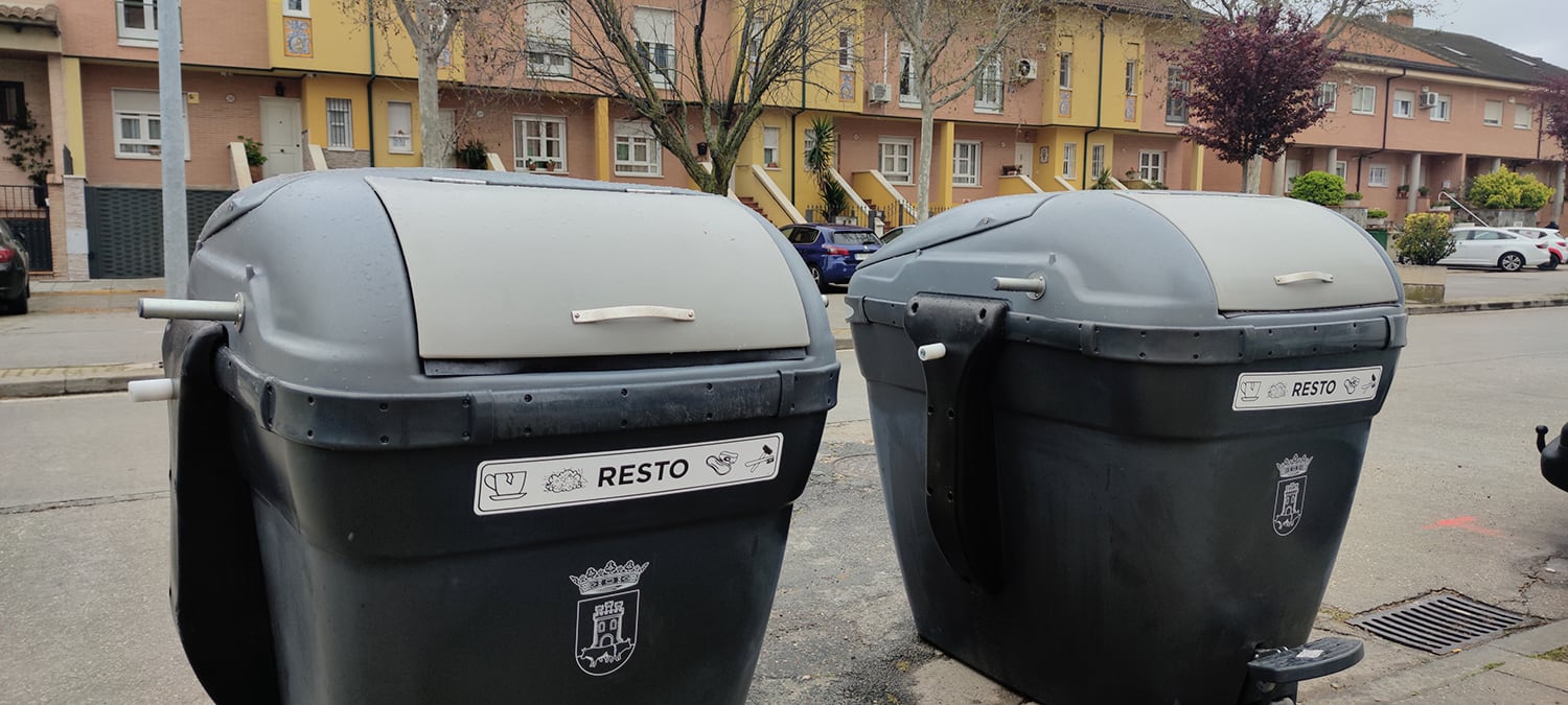 Dos nuevos contenedores en la avenida de Francisco Aguirre