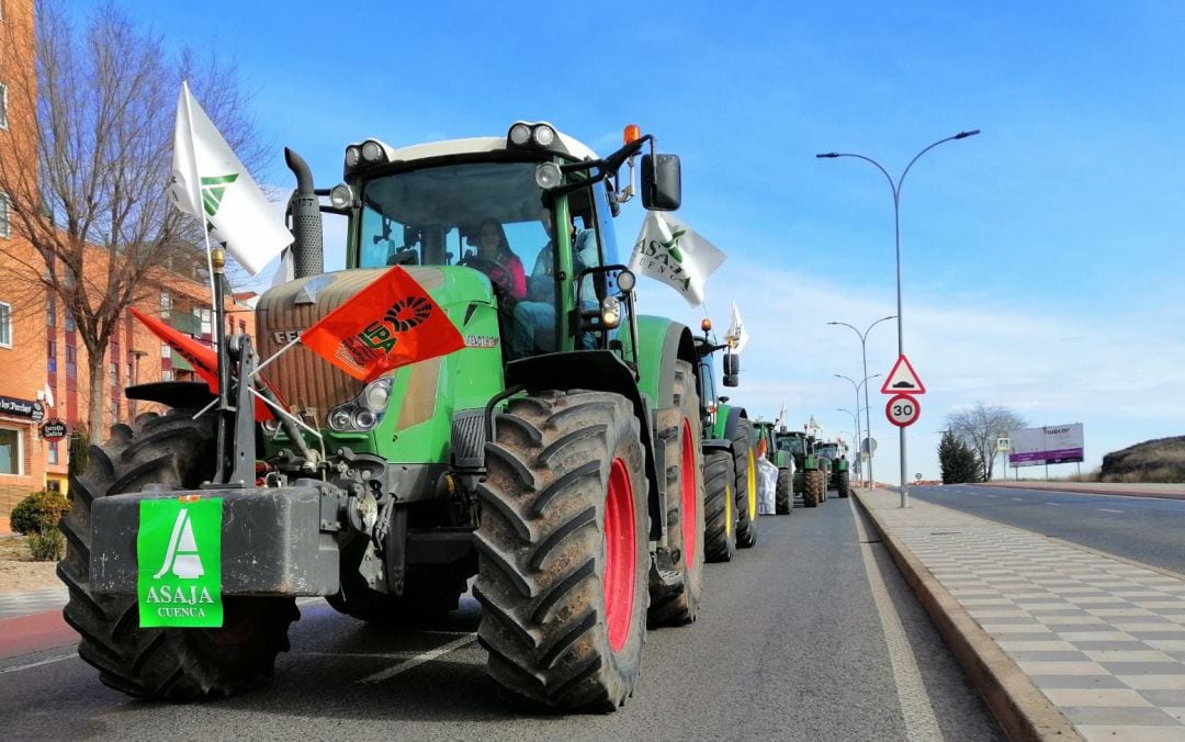 La tractorada ha recorrido las calles de Cuenca hasta la rotonda del Agricultor, en la Ronda Oeste