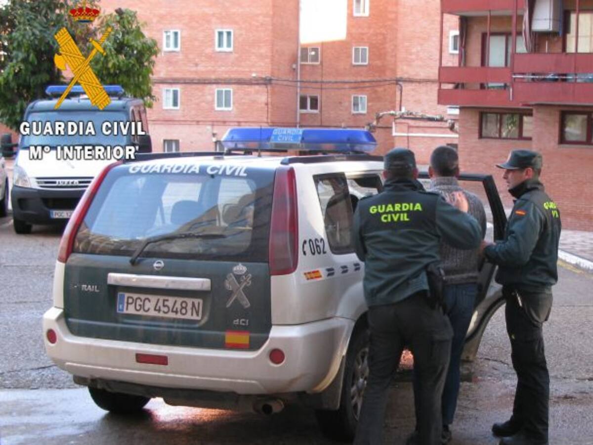 Detenido un joven por robar en dos bares del polígono industrial de Villamuriel