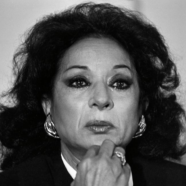 Lola Flores pidiendo a los españoles una pesetilla para pagar sus deudas con Hacienda